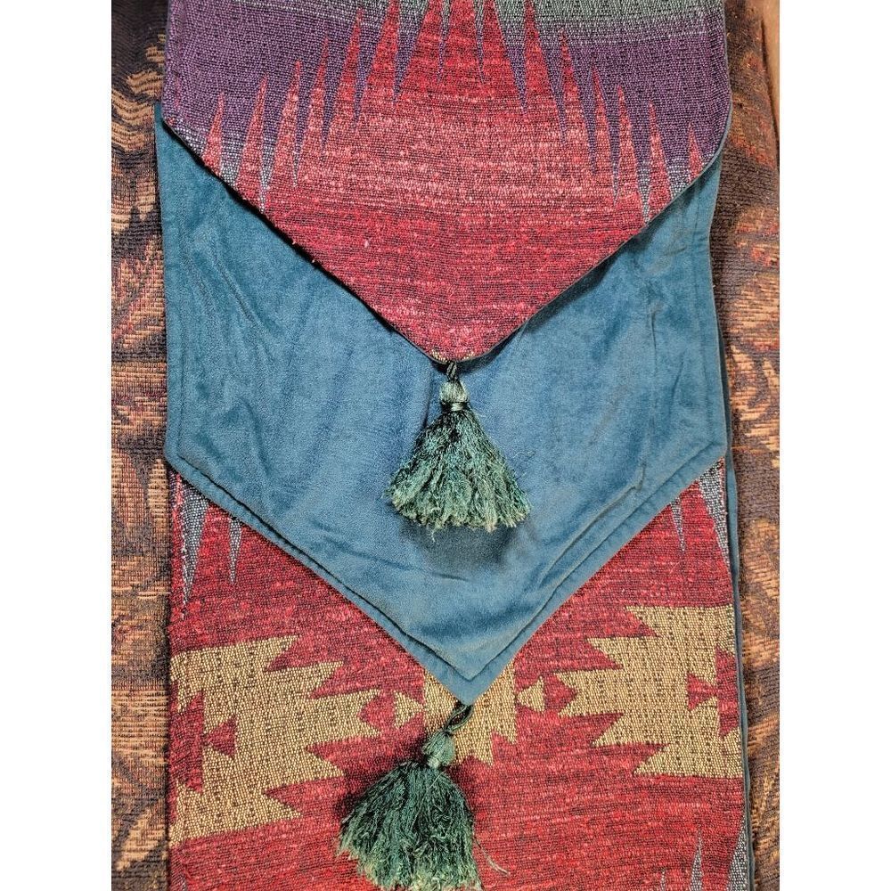 Table Runner with Tassels - Picture 4 of 4